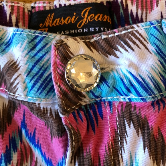 B8 Masoi Jeans Aztec Print Shorts 3 - Picture 3 of 6